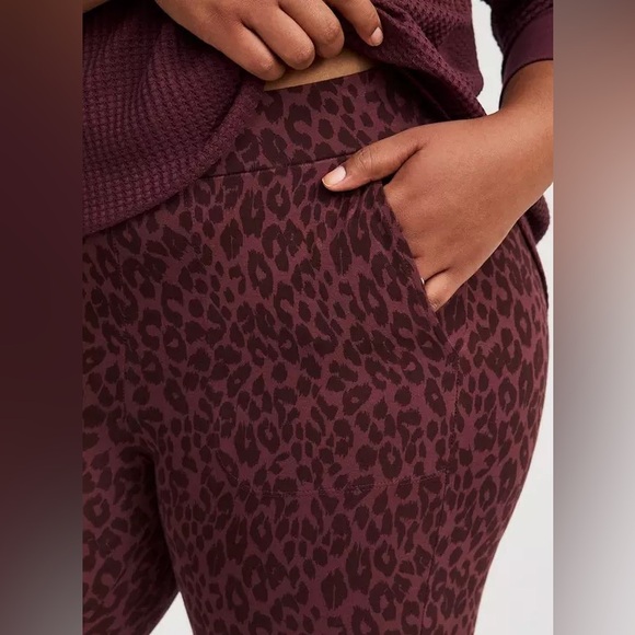 Torrid Burgundy Leopard Print Cropped Leggings, Size 3X - Picture 3 of 7